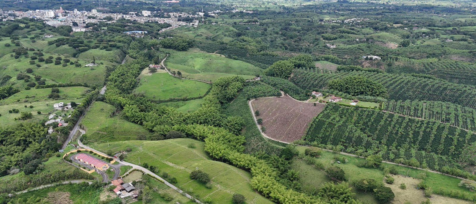 El Rosario Naturalmente y Quimbaya en la misma vista aérea